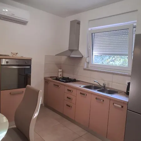 Matteo Kuca Za Odmor * Pula