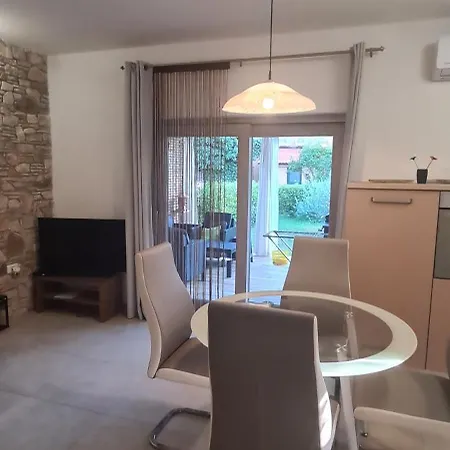 Matteo Kuca Za Odmor פולה