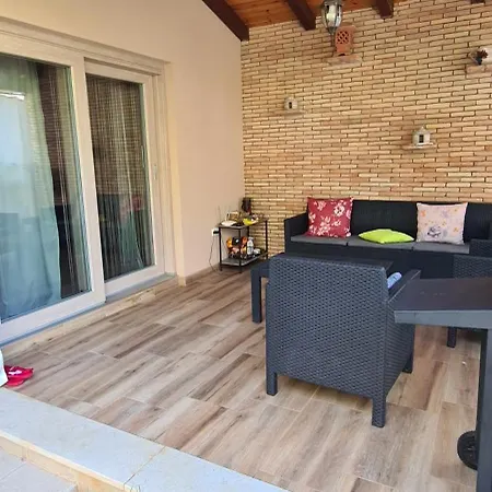 Matteo Kuca Za Odmor Pula