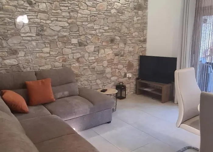 Matteo Kuca Za Odmor Pula