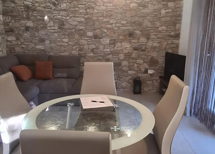 Matteo Kuca Za Odmor * Pula